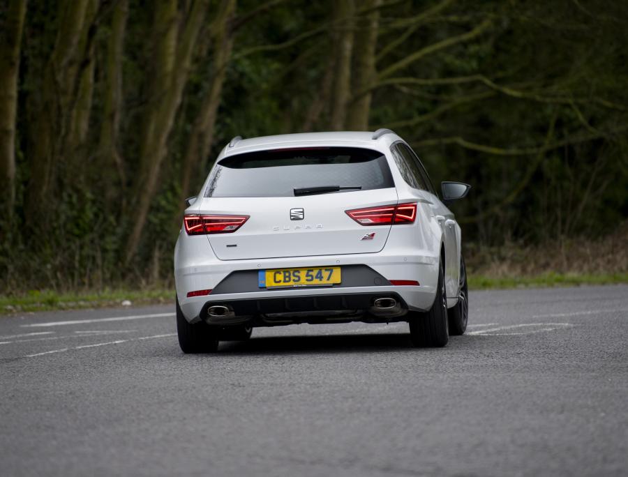  Seat Leon ST Cupra 300 2017 года  (UK) (фото 21 из 40)